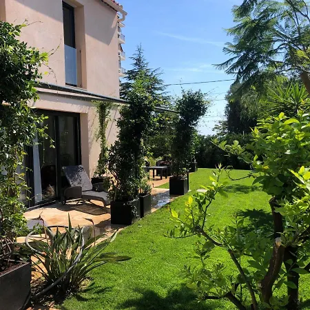 Rum i privatbostad Elimia Piscine Privee & Chauffee