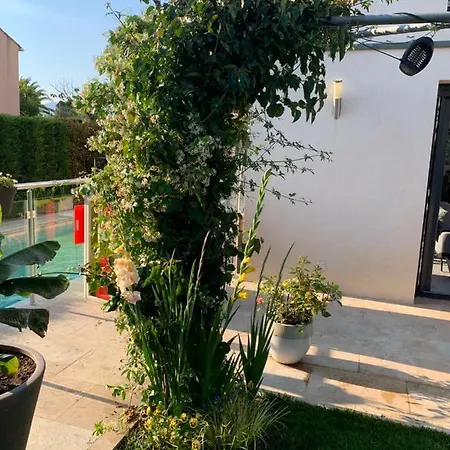 Rum i privatbostad Elimia Piscine Privee & Chauffee Antibes