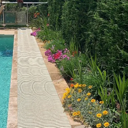 Rum i privatbostad Elimia Piscine Privee & Chauffee