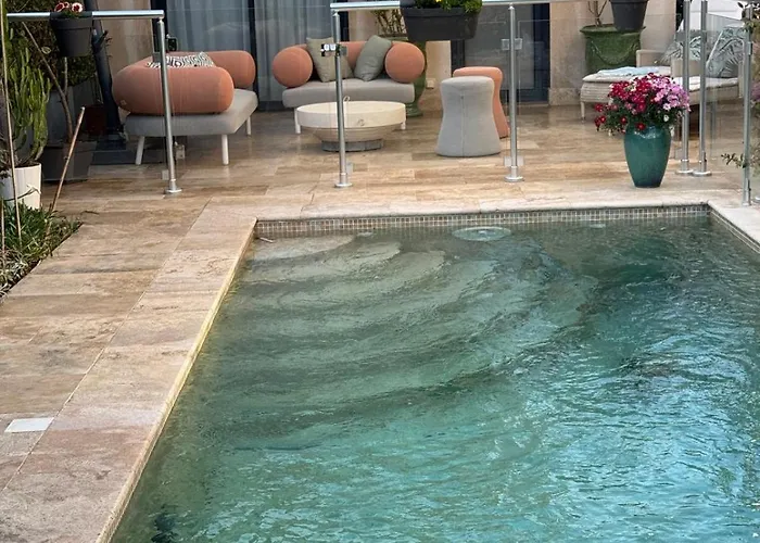 Elimia Piscine Privee & Chauffee Pansiyon Antibes